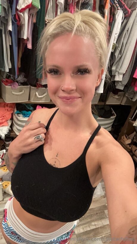 Cjhotwifefree xxx pornstar photo