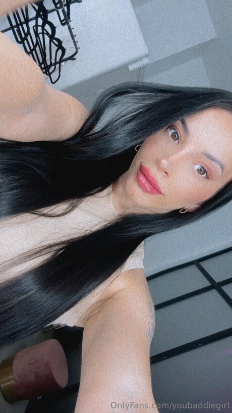 Youbaddiegirl pornstar sexy picture