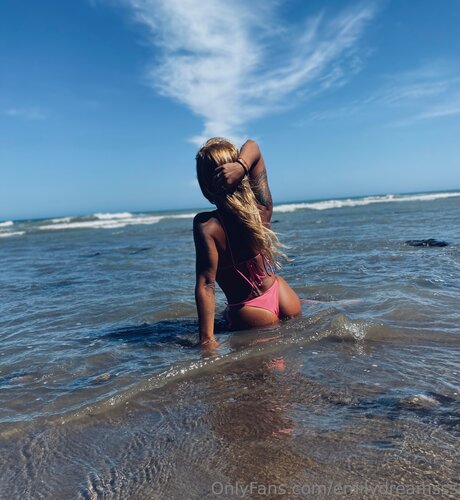 Emilydreamsss naked model images