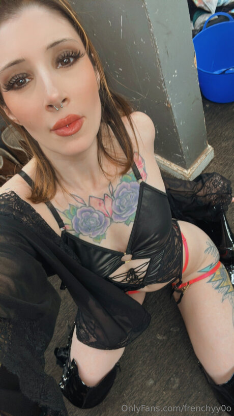 Frenchyy0o pornstar naked pic