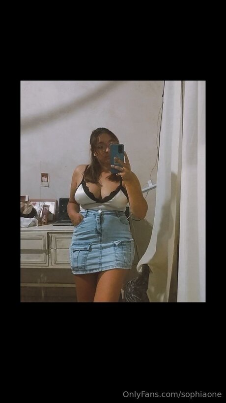 Sophiaone nudes actress pic