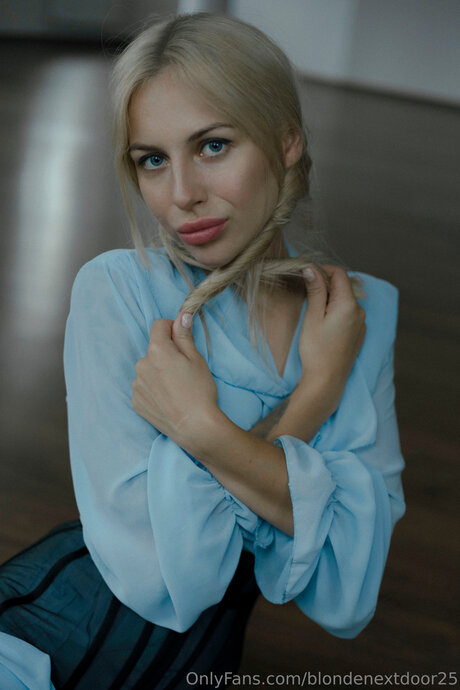 Blondenextdoor25 hot pornstar photo