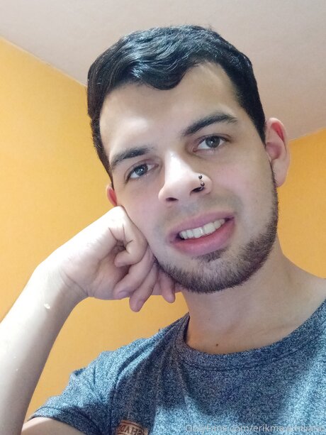 Erikmaximiliano pornstar nude img