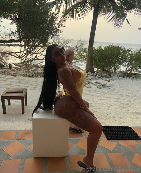 Elliechloe hot actress archive