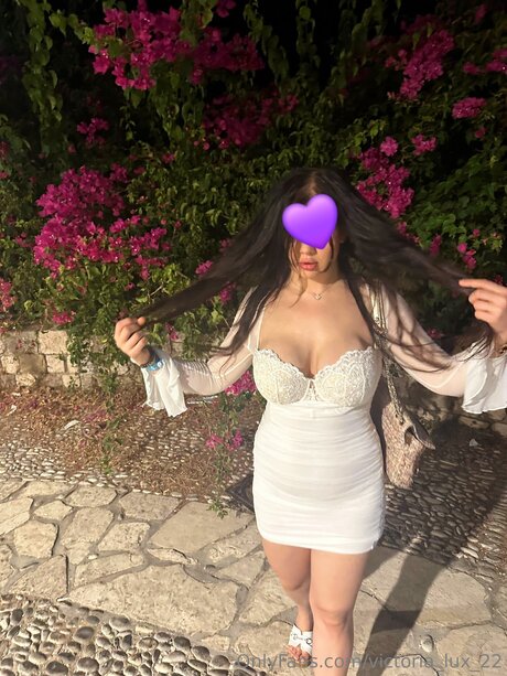 Victoria Lux 22 pornstar naked pic