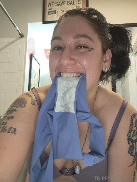 Trippykoala425 pornographic model pic