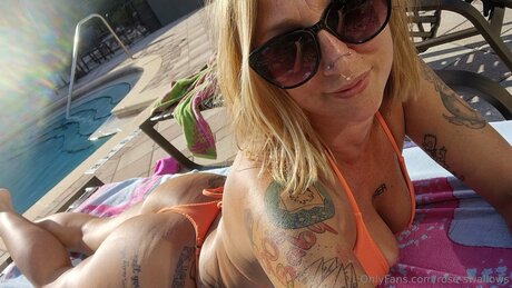 Rose Swallows star porn gallery