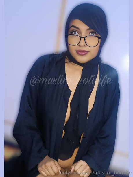 Muslim Hotwife Profile pic