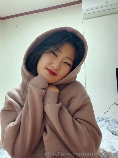 Annazanna model adult images