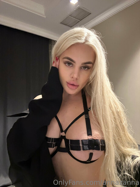 Annazanna sexy model photo