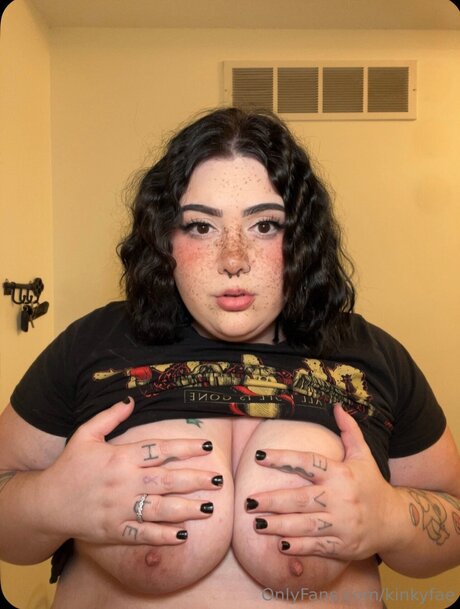 Kinkyfae star erotic photos