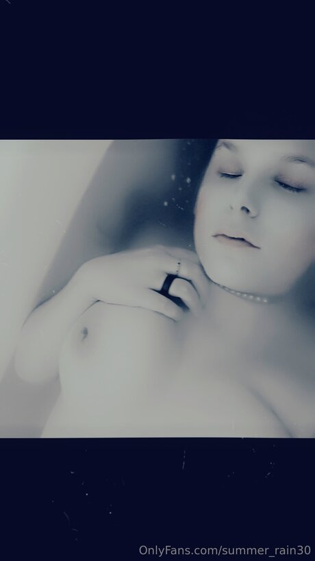 Summer Rain30 model erotic img