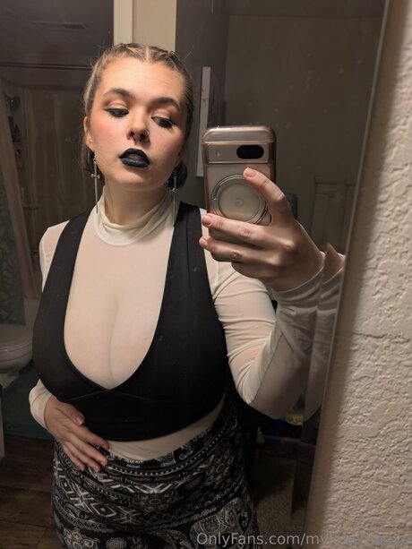 Mylovemaeve nude pornstar gallery