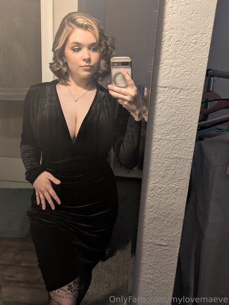 Mylovemaeve model sexy images