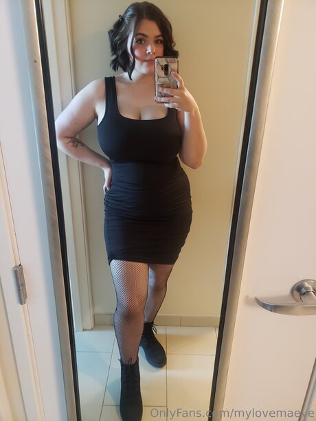 Mylovemaeve model pornographic photos