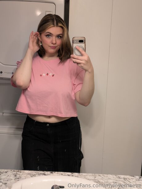 Mylovemaeve nude model photo