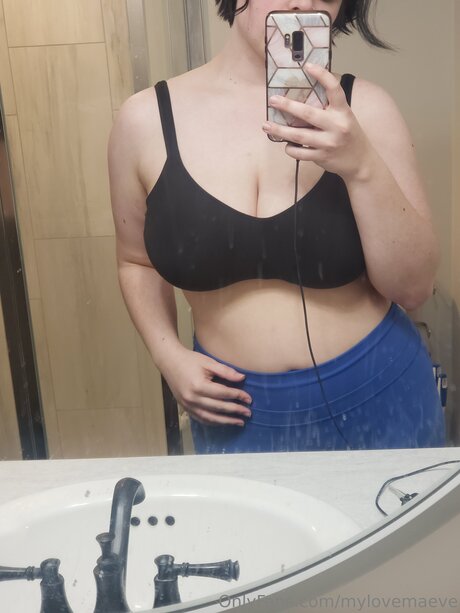 Mylovemaeve model perfect photos