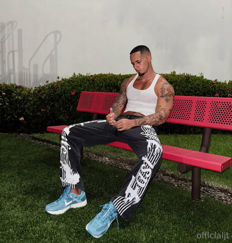 Officialjt exclusive star pic