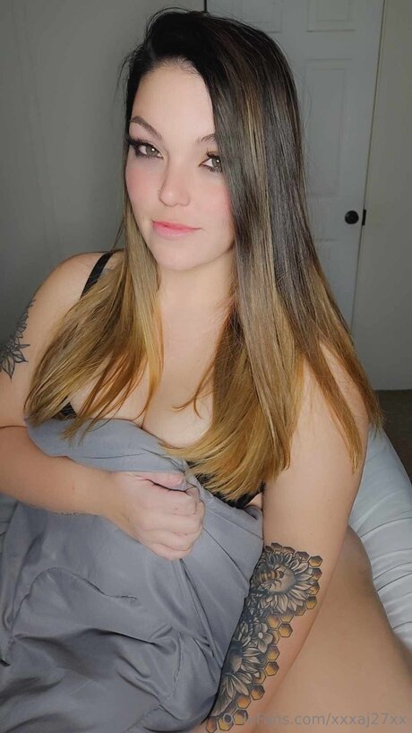 Xxxaj27xx naked star photo