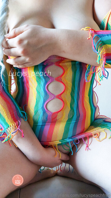 Lucyspeachfree star pretty pic