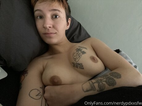 Filth Pig hot actress galleries