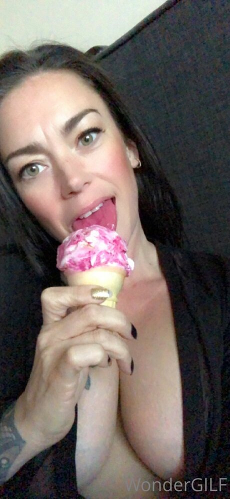 Wondergilf best actress picture