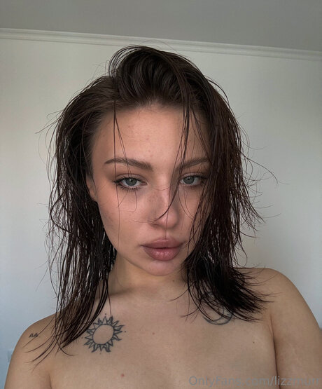 Lizzmurr naked pornstar img