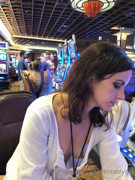 Deniablyme nude model img