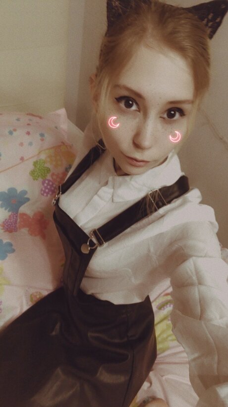 Evswezfree model exclusive image