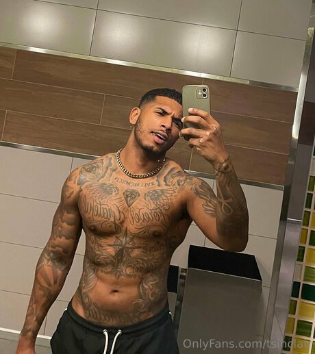 Tsinclair exclusive star pics