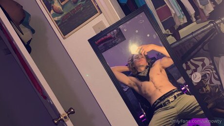 Uknowty model nudes pic