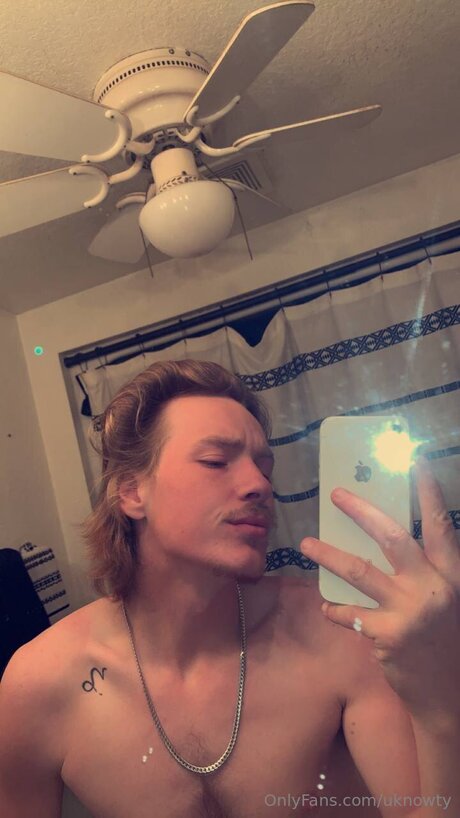 Uknowty nude actress img