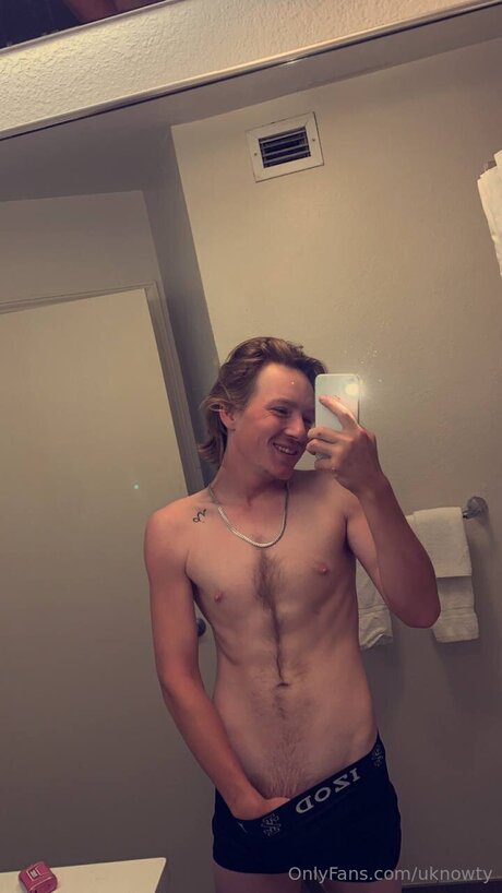 Uknowty exclusive pornstar image