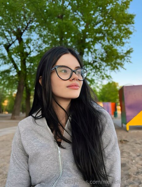 Medelin Rouse pretty pornstar pics