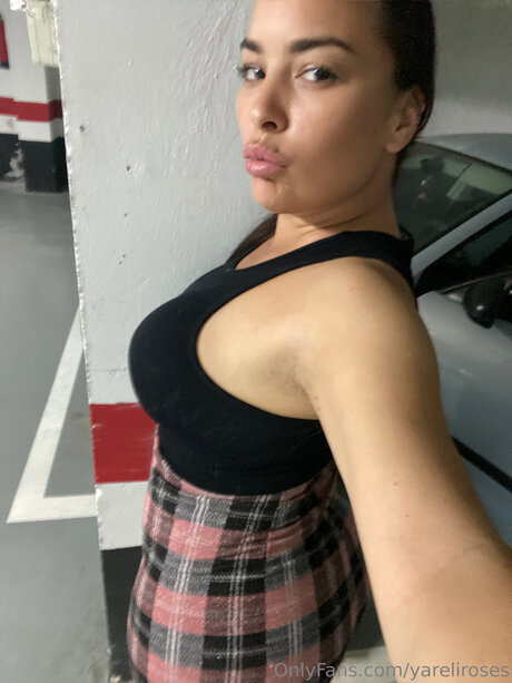 Yareliroses pretty actress photos