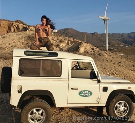 Yareliroses nude actress image