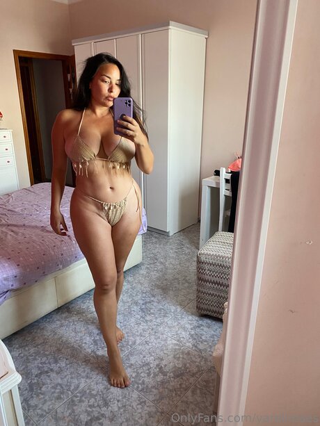 Yareliroses model free images