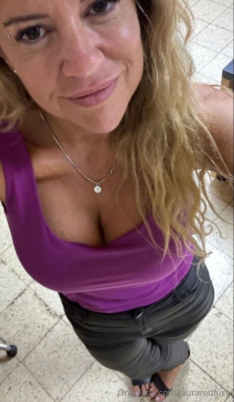 Lauraredfury hot pornstar image