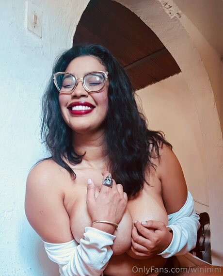 Wininini naked model pic