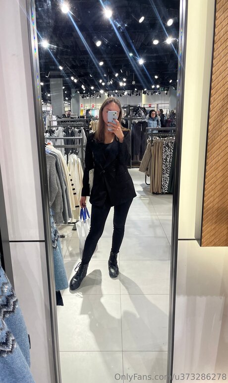 U373286278 beautiful model image