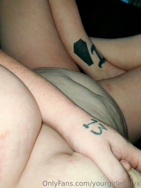 Yourgirlemilyx hot pornstar gallery