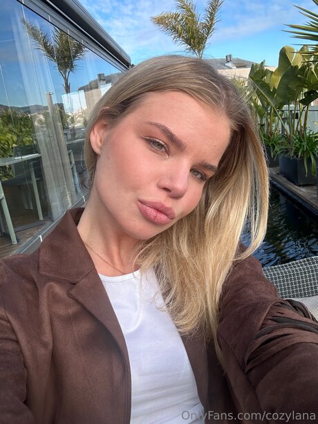 Cozylana nude star photo