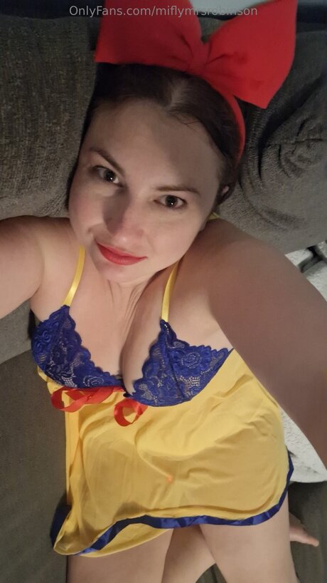 Miflymrsrobinson nude pornstar pic