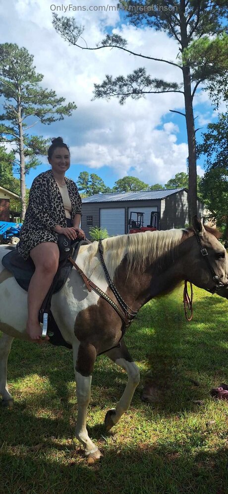 Miflymrsrobinson pornstar nude img