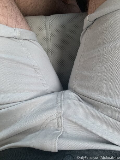 Dukealvine model nude picture