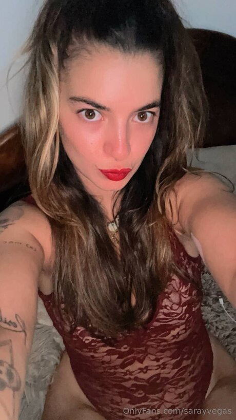 Sarayvegas model perfect photo