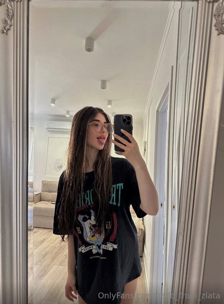 Hello From Zlata top model image