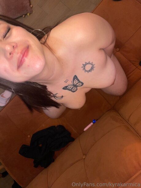 Kyrakarmica star naked pics