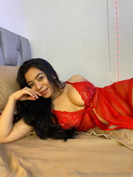 Lalatinapaola exclusive actress pic