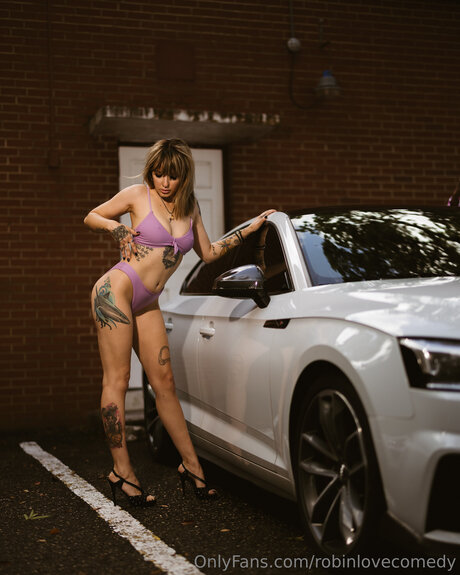 Robinlovecomedy model hot img